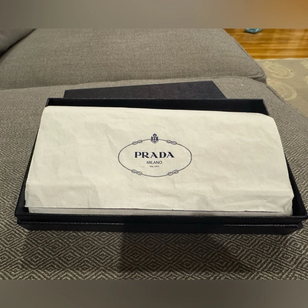 Prada - Saffiano Leather Pink (Peonia) Bow Detail Zippered Wallet - EXCELLENT - Picture 13 of 15